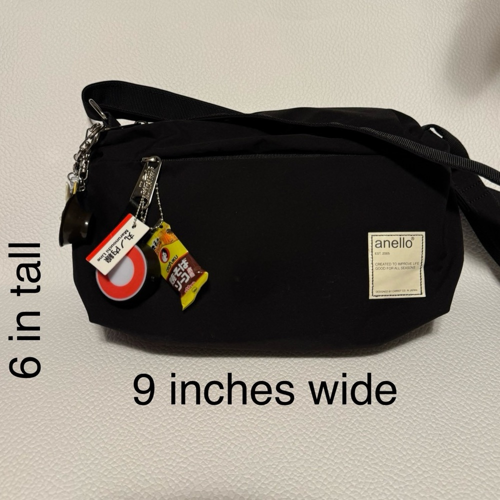 Anello Black Crossbody Bag with keychains